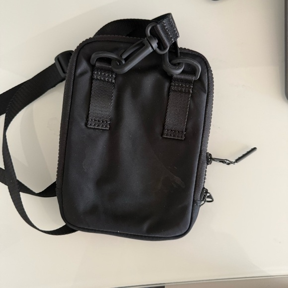 Lululemon Easy Access Crossbody Black - Picture 2 of 5
